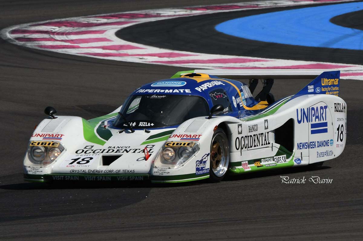 Lola T600 Cosworth engagée en CER 2, suivie par O-ONE