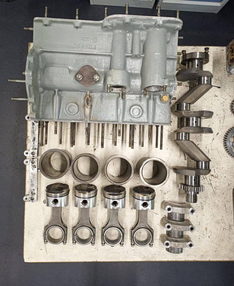 Vilebrequin, bielles et pistons du Coventry Climax FWA de la Lotus Eleven