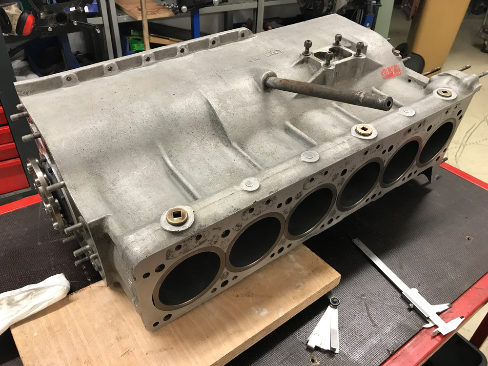 restauration aston martin dbs 1970 20