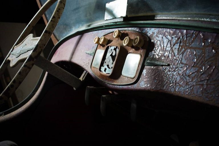 Chausson CHS aubergine restaurée par O-ONE, prototype unique de 1946, photographie 3 sur 107