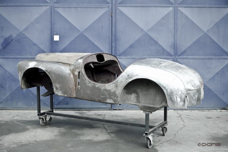 Chausson CHS aubergine restaurée par O-ONE, prototype unique de 1946, photographie 32 sur 107