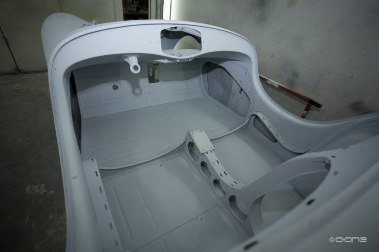 Chausson CHS aubergine restaurée par O-ONE, prototype unique de 1946, photographie 38 sur 107