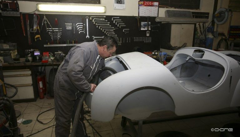 Chausson CHS aubergine restaurée par O-ONE, prototype unique de 1946, photographie 39 sur 107