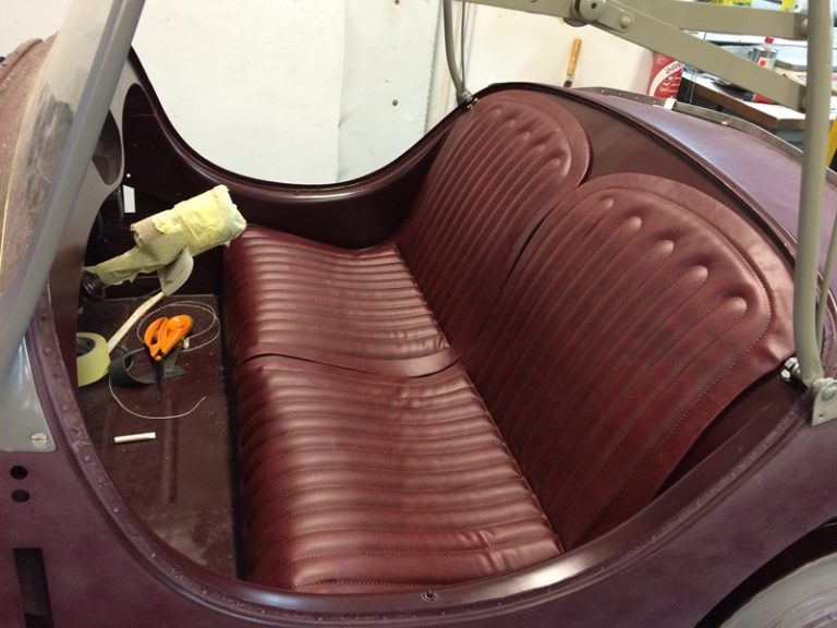 Chausson CHS aubergine restaurée par O-ONE, prototype unique de 1946, photographie 58 sur 107