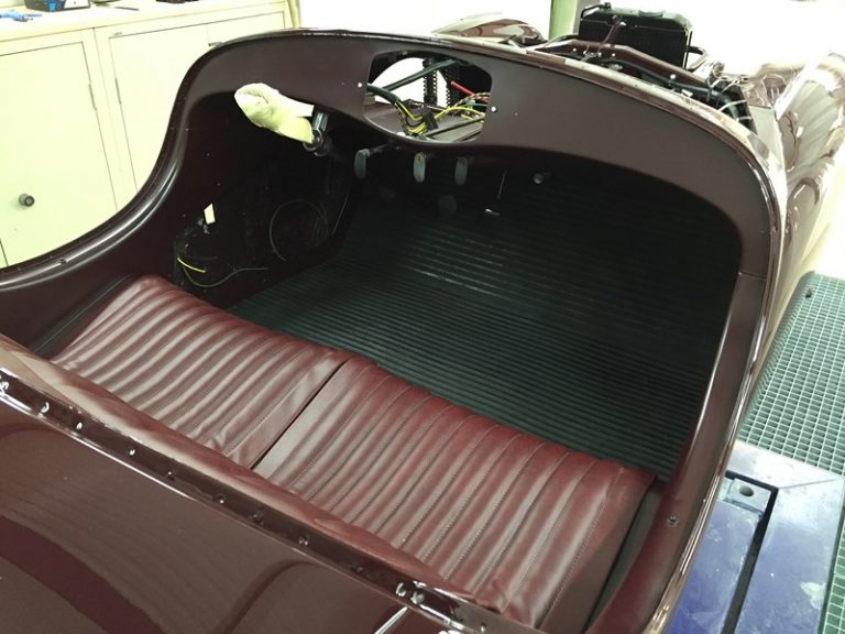 Chausson CHS aubergine restaurée par O-ONE, prototype unique de 1946, photographie 74 sur 107