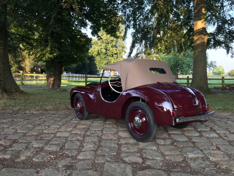 Chausson CHS aubergine restaurée par O-ONE, prototype unique de 1946, photographie 93 sur 107