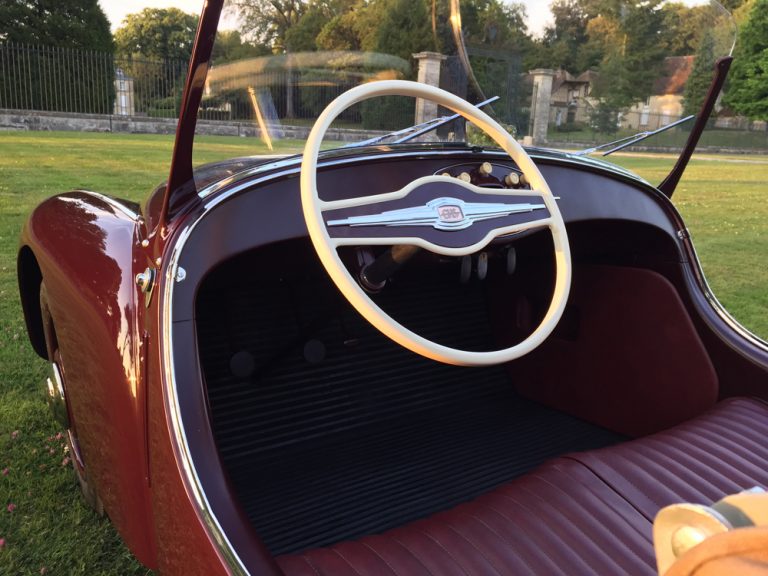 Chausson CHS aubergine restaurée par O-ONE, prototype unique de 1946, photographie 94 sur 107