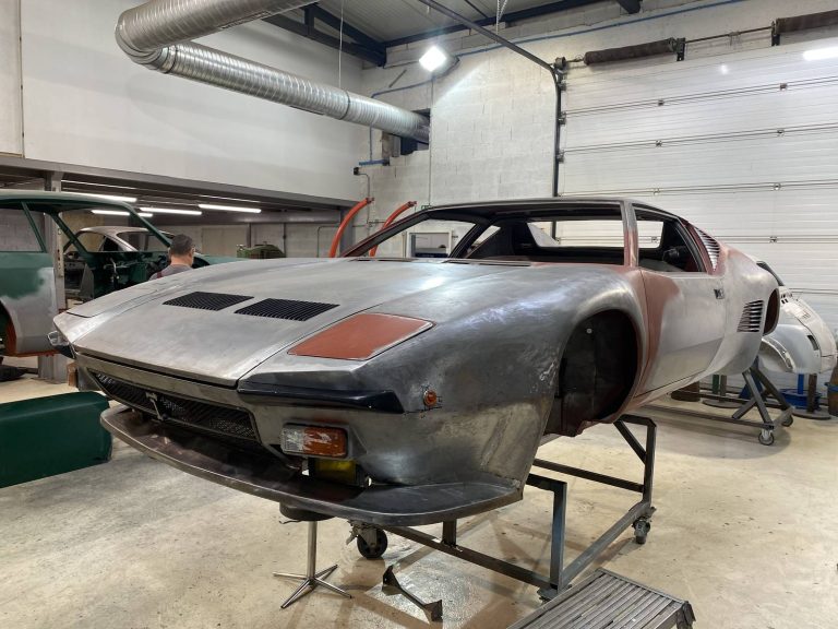 restauration De Tomaso Pantera GT5-S tolerie