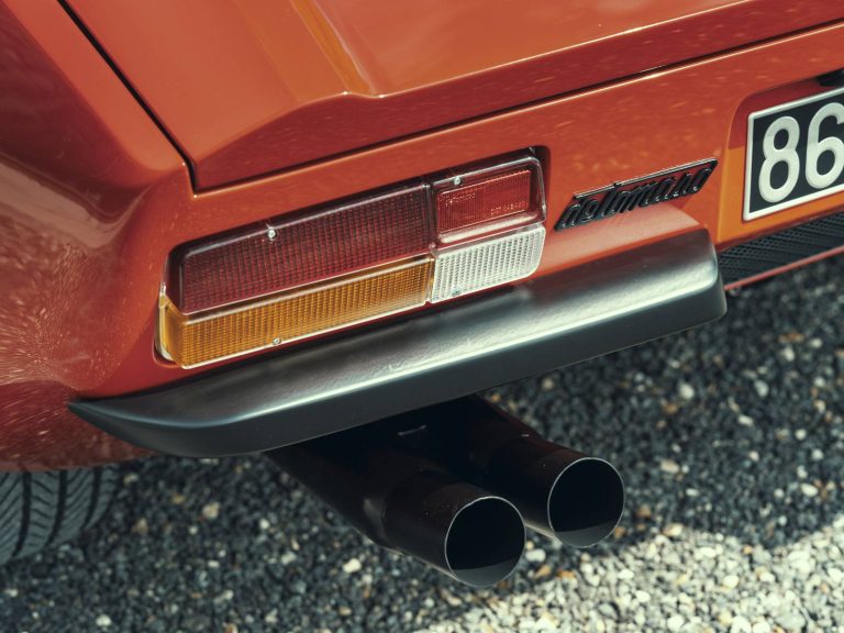 De Tomaso Pantera GT5-S rouge de 1989 restaurée par O-ONE, photographie 139 sur 155