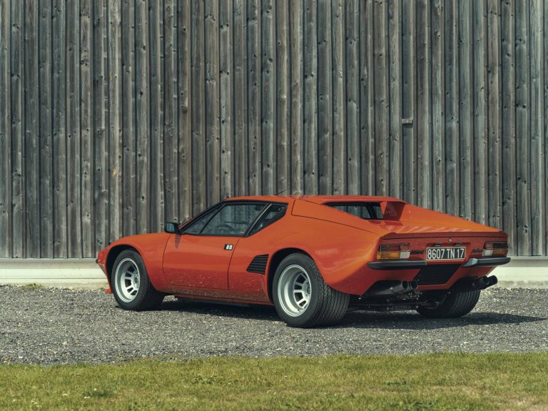 De Tomaso Pantera GT5-S rouge de 1989 restaurée par O-ONE, photographie 149 sur 155