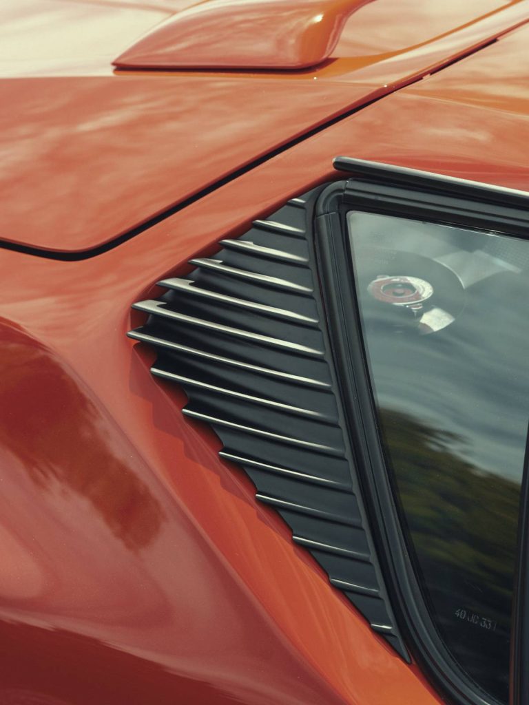 De Tomaso Pantera GT5-S rouge de 1989 restaurée par O-ONE, photographie 151 sur 155
