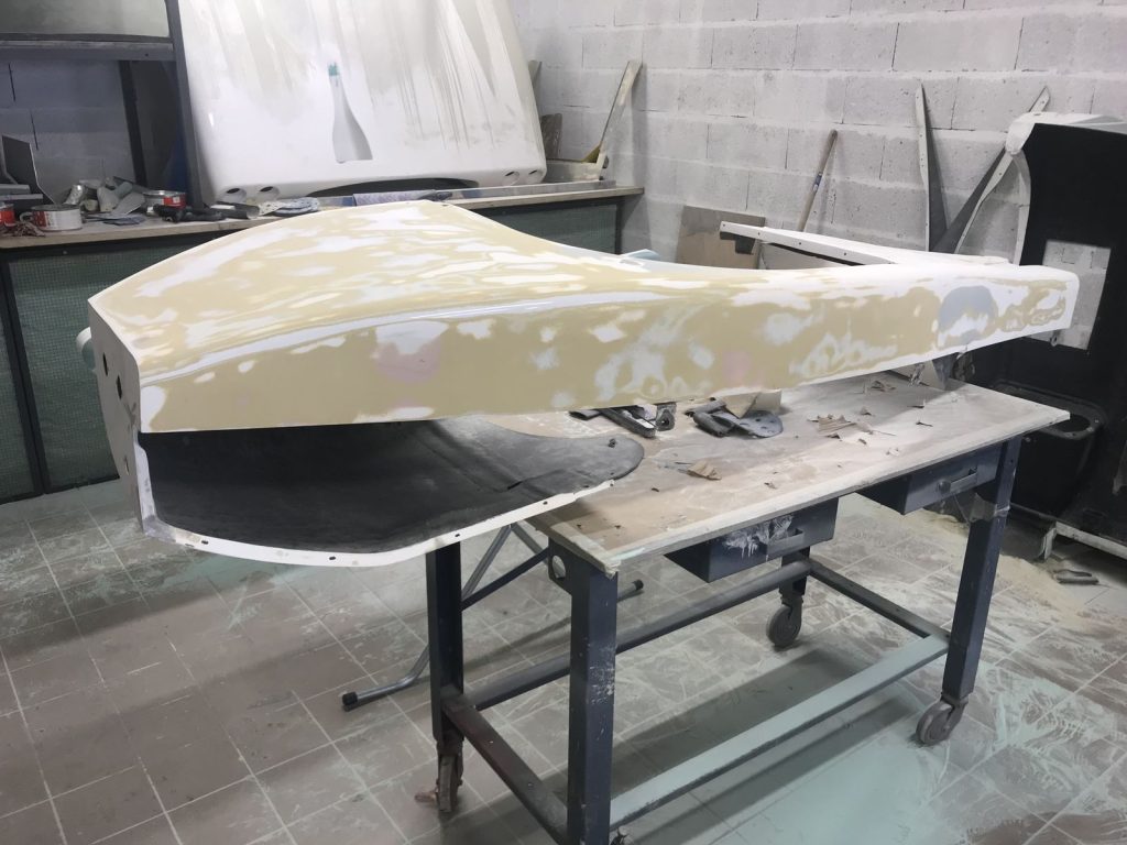 Élément de carrosserie de la Lola T600 démonté et décapé