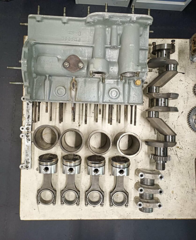 Bloc, vilebrequin, pistons, bielles et chemises du Coventry Climax de la Lotus Eleven châssis 515