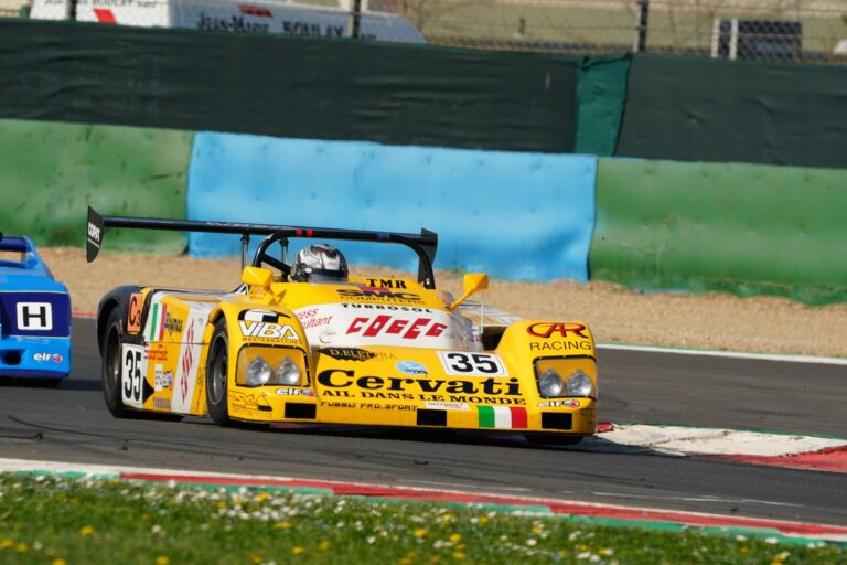 Lucchini SP91 n° 35 en course à Magny-Cours, vue trois-quarts avant