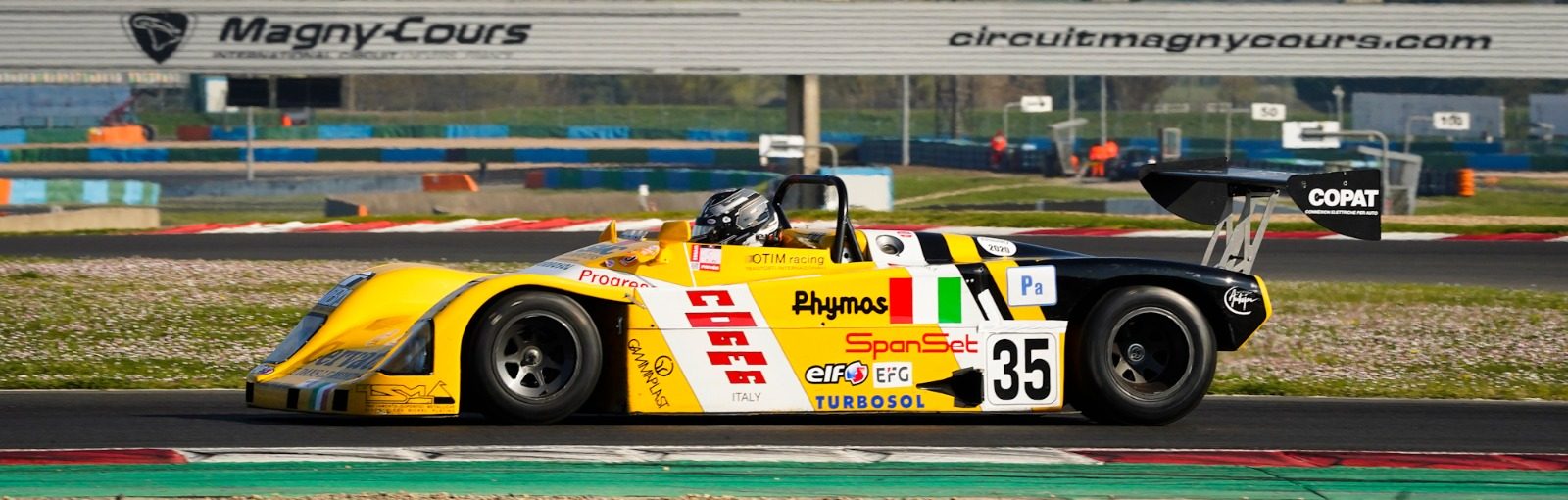 Lucchini SP91 n° 35 dans la voie des stands du circuit de Magny-Cours