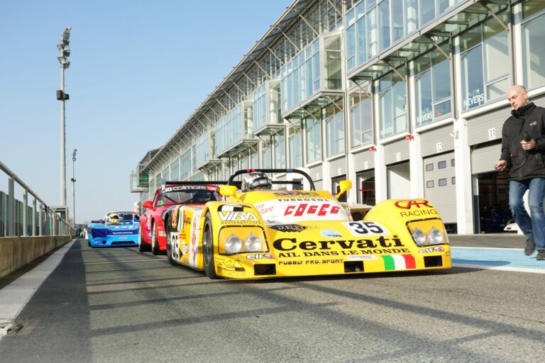 Lucchini SP91 n° 35 dans la voie des stands de Magny-Cours