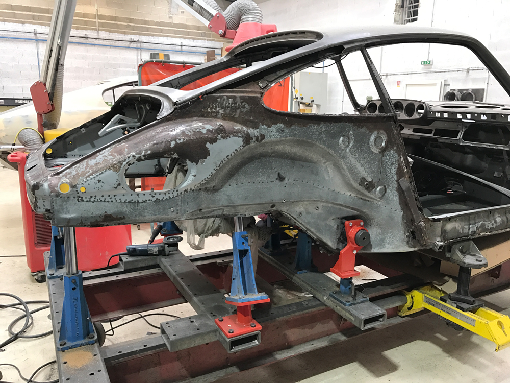 restauration porsche 911 st replica 16