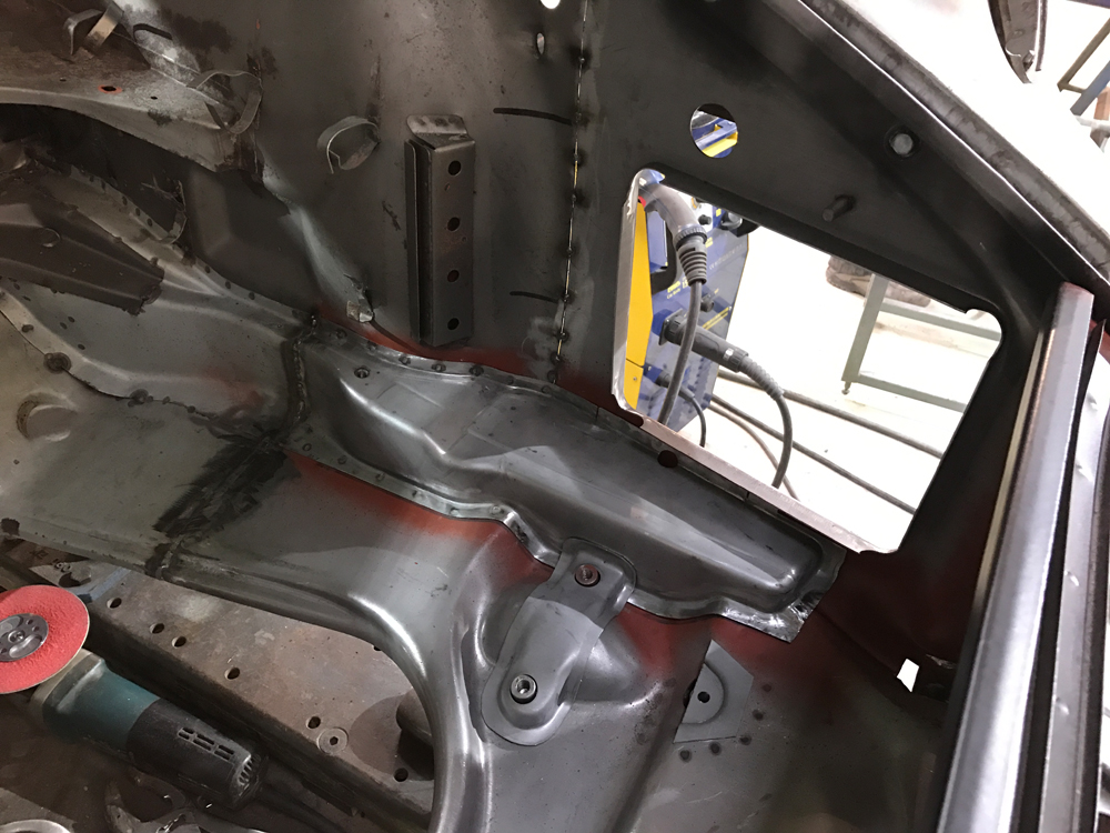 restauration porsche 911 st replica 19