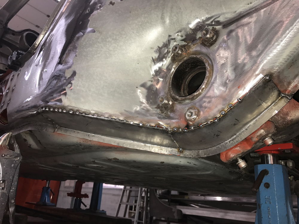 restauration porsche 911 st replica 40