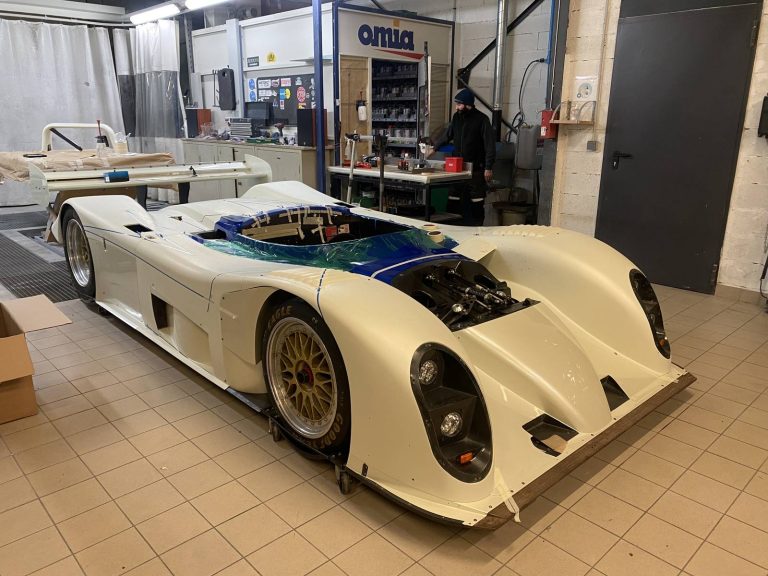 Reynard 2KQ LMP900 n° 74 bleu et blanc restaurée par O-ONE, photographie 28 sur 51