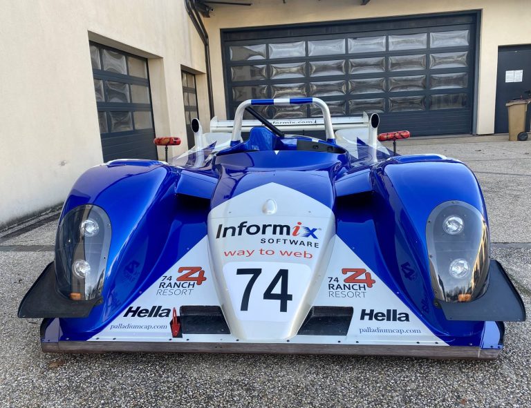 Reynard 2KQ LMP900 n° 74 bleu et blanc restaurée par O-ONE, photographie 44 sur 51