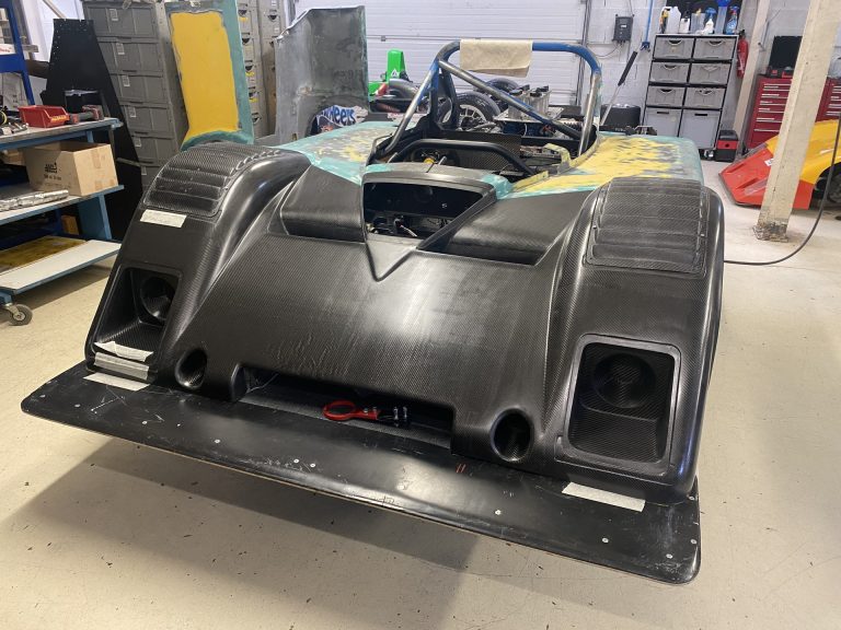 Panneau de carrosserie carbone de la Riley & Scott Mk III