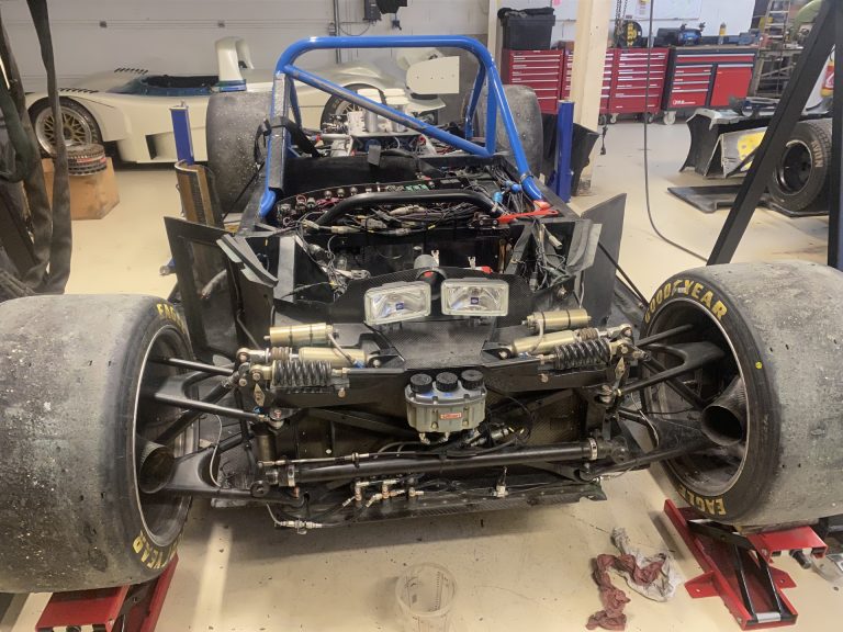 Châssis roulant de la Riley & Scott Mk III, moyeu et suspension avant