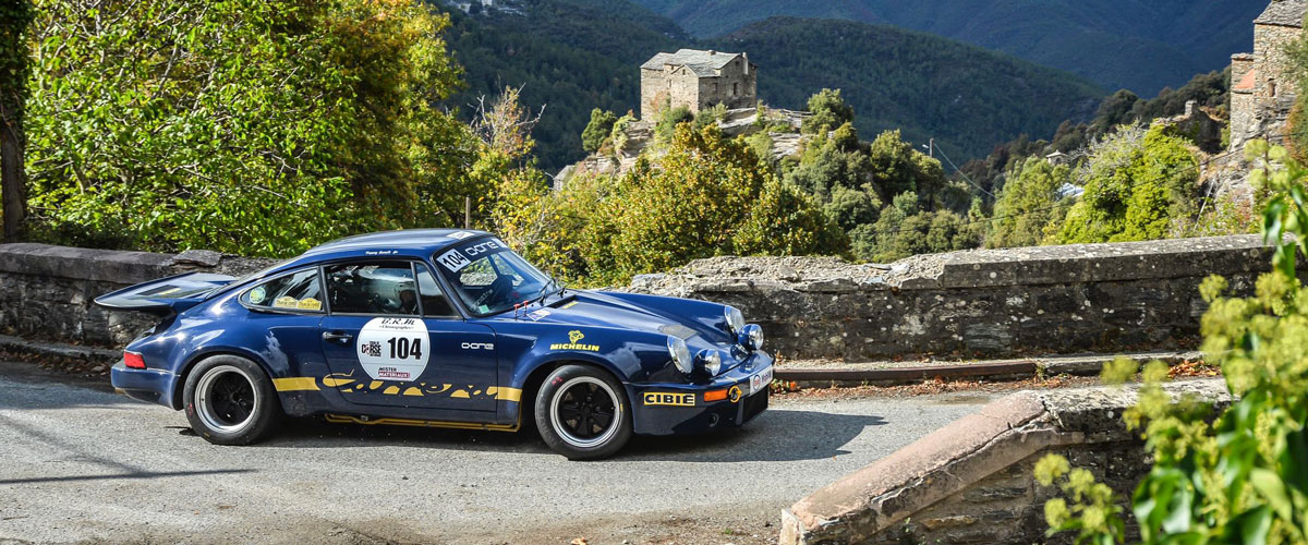 Voiture historique VHC préparée par O-ONE pour une épreuve de rallye