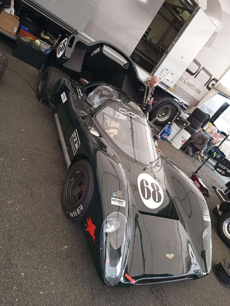 Chevron B16 verte, sport-prototype d’endurance en course historique, photographie 18 sur 18