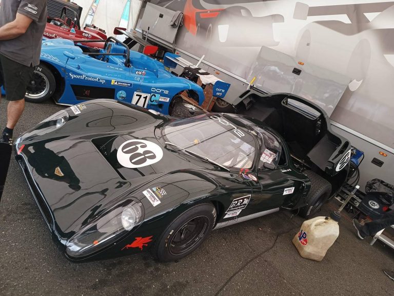 Chevron B16 verte, sport-prototype d’endurance en course historique, photographie 16 sur 18