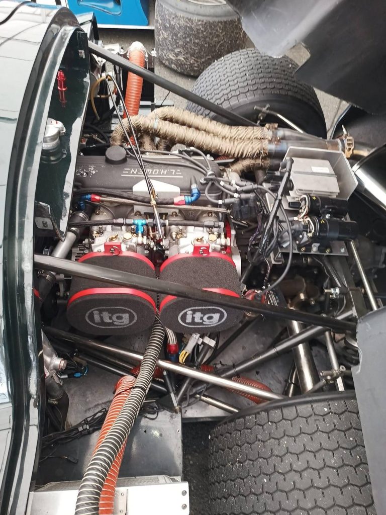 Chevron B16 verte, sport-prototype d’endurance en course historique, photographie 17 sur 18
