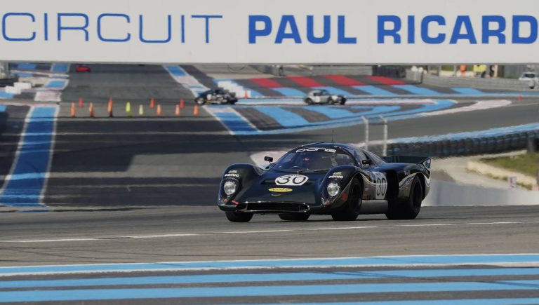 Chevron B16 verte, sport-prototype d’endurance en course historique, photographie 7 sur 18
