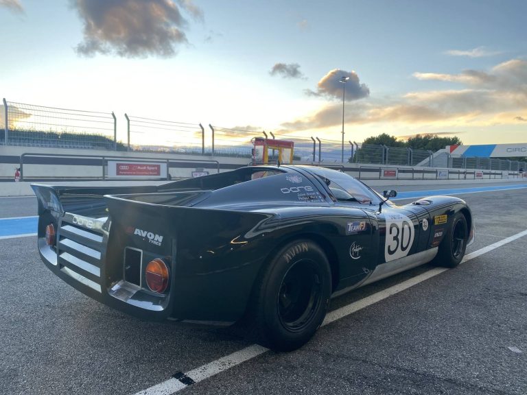 Chevron B16 verte, sport-prototype d’endurance en course historique, photographie 9 sur 18
