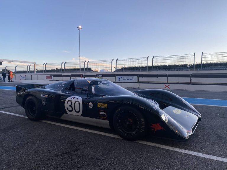 Chevron B16 verte, sport-prototype d’endurance en course historique, photographie 10 sur 18