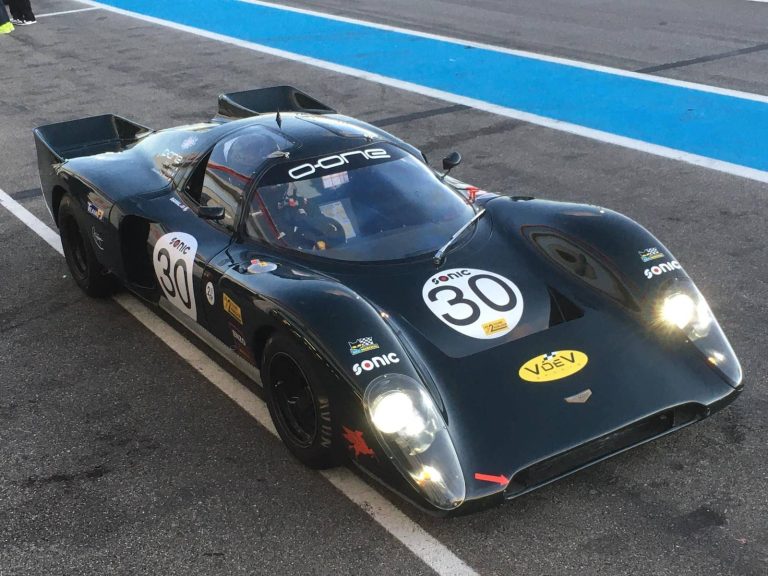 Chevron B16 verte, sport-prototype d’endurance en course historique, photographie 2 sur 18
