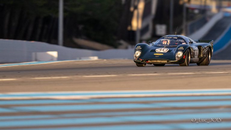 Chevron B16 verte, sport-prototype d’endurance en course historique, photographie 5 sur 18