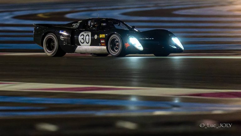 Chevron B16 verte, sport-prototype d’endurance en course historique, photographie 4 sur 18
