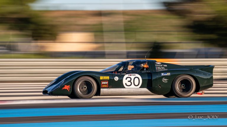 Chevron B16 verte, sport-prototype d’endurance en course historique, photographie 3 sur 18