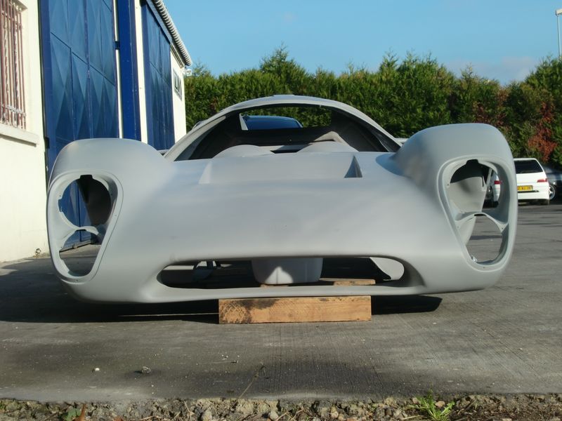 Carrosserie de Lola T70 MK3B en fibre de verre, en apprêt
