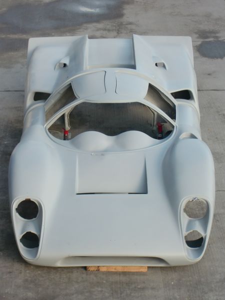 Carrosserie de Lola T70 MK3B en fibre de verre, en apprêt, photographie 4 sur 5
