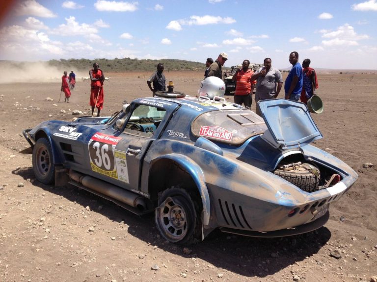 Chevrolet Corvette Grand Sport C2 bleue préparée pour le rallye-raid africain, photographie 12 sur 17