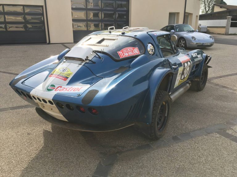 Chevrolet Corvette Grand Sport C2 bleue préparée pour le rallye-raid africain, photographie 13 sur 17