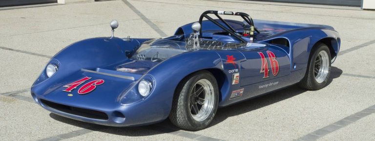 Lola T70 Mark II bleue, sport-prototype de 1966, photographie 7 sur 17