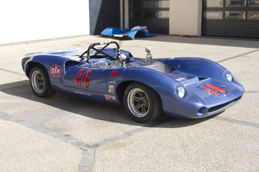 Lola T70 Mark II bleue, sport-prototype de 1966