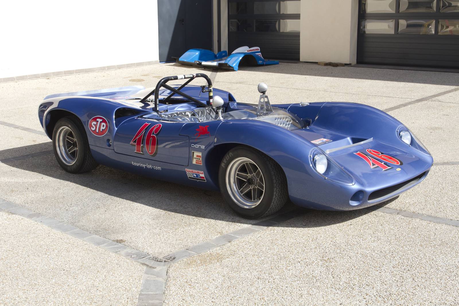 Lola T70 Mark II bleue, sport-prototype de 1966