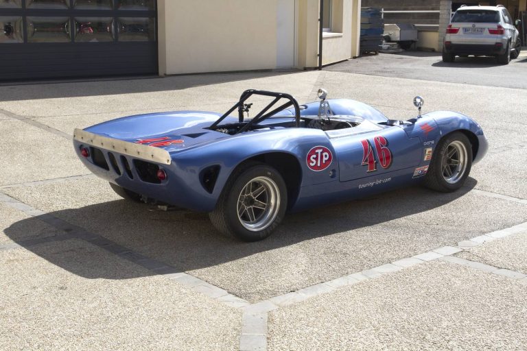 Lola T70 Mark II bleue, sport-prototype de 1966, photographie 4 sur 17