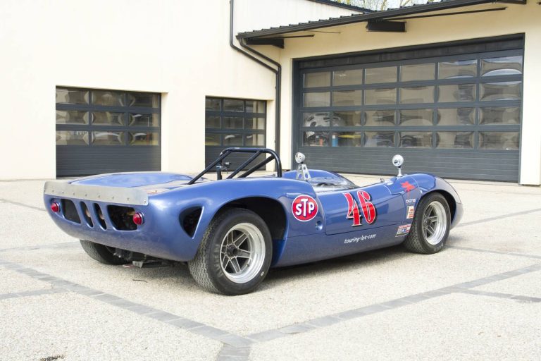 Lola T70 Mark II bleue, sport-prototype de 1966, photographie 11 sur 17