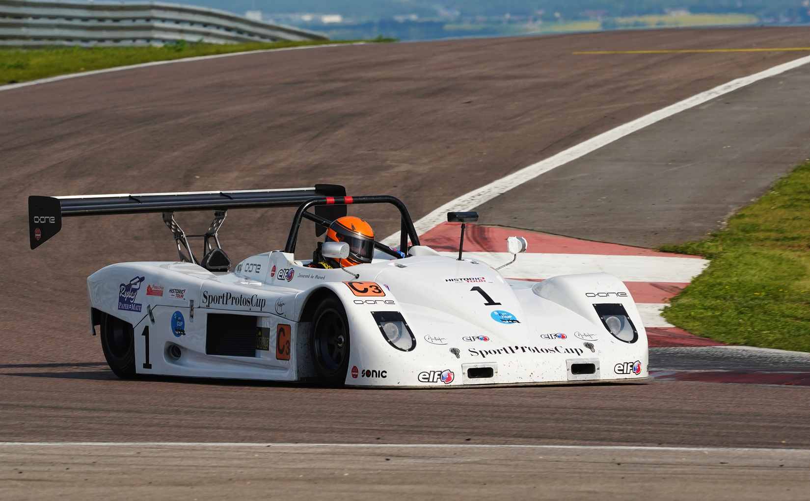 Giada T118 blanche, sport-prototype à monocoque carbone